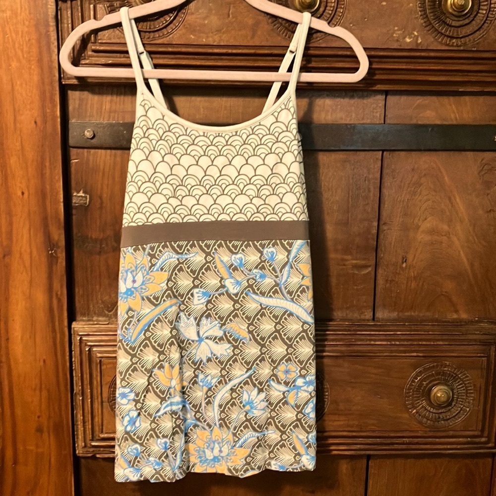 Athleta Yoga Tank w shelf bra